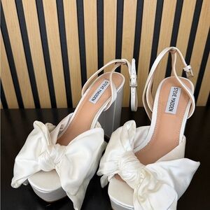 Steve Madden Cream Satin Bow Platform Sandals